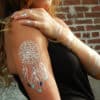 tatouage éphémère doré femme indie 2